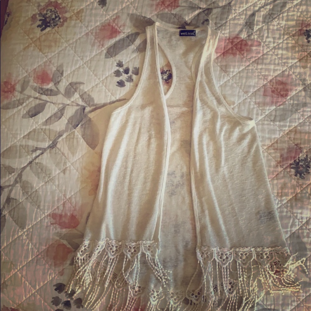 White sleeveless loose fitting cardigan